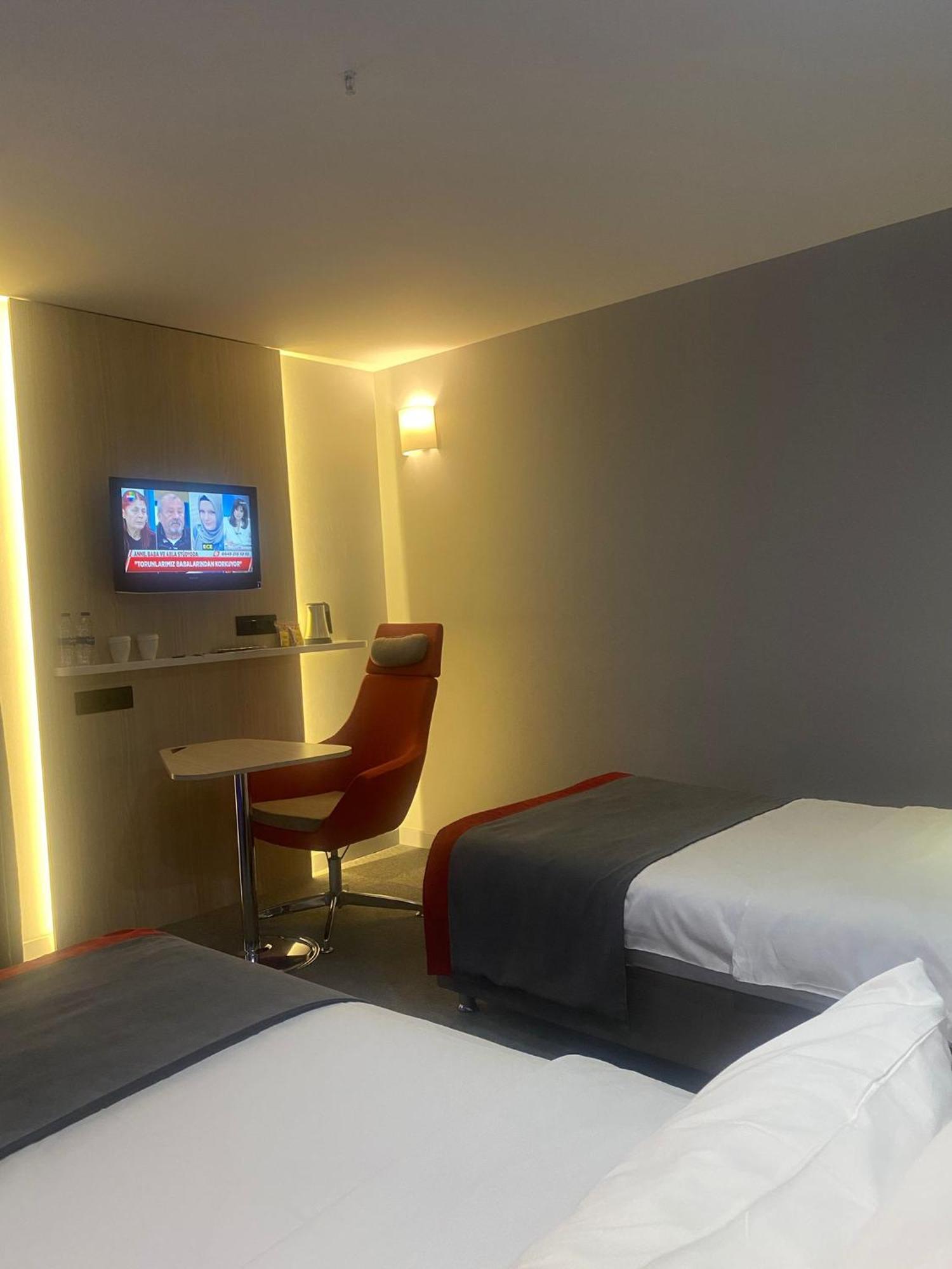 Holiday Inn Express Istanbul-Altunizade, an IHG Hotel Exterior foto