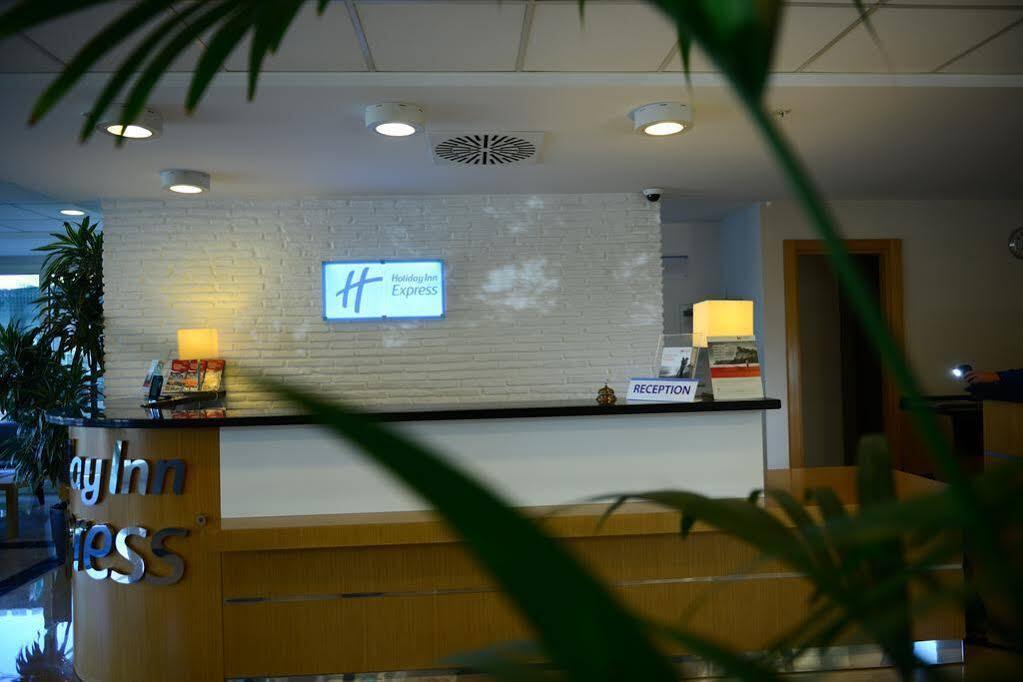Holiday Inn Express Istanbul-Altunizade, an IHG Hotel Exterior foto